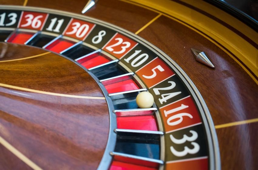 L’avenir des casinos virtuels : comment les programmes de fidélité transforment les machines à sous en expérience immersive